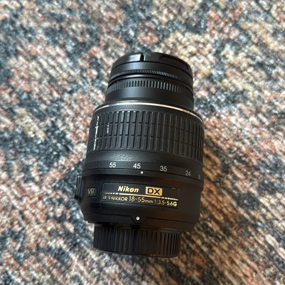 Nikon D3000 DSLR Camera with additional lens and tripod - Picture 8 of 10